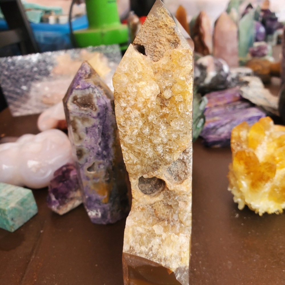 Crystal agate tower